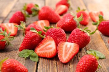 Are Strawberries Acidic? (Quick Facts)