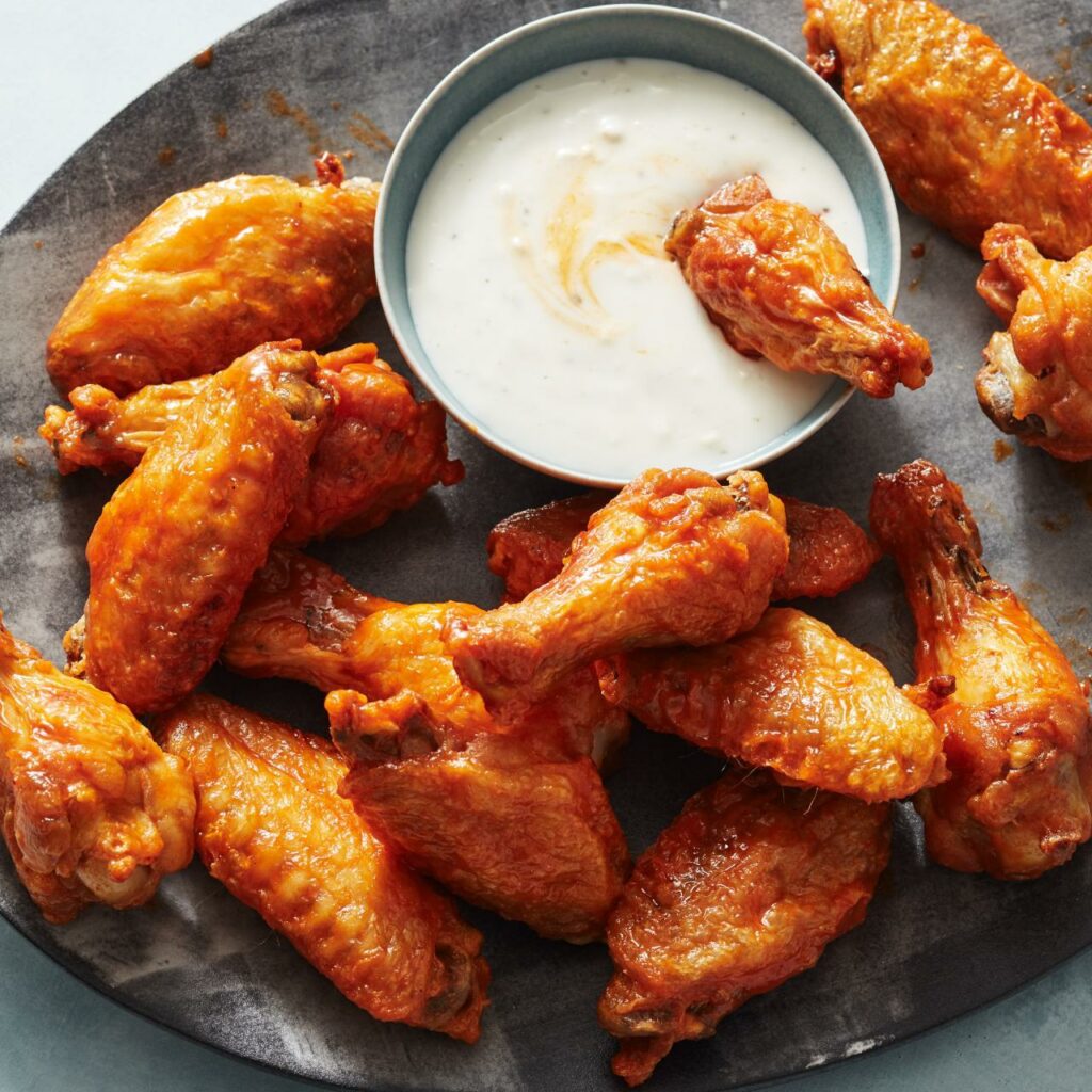 How to Reheat Chicken Wings to Keep Them Crispy and Delicious (9 best