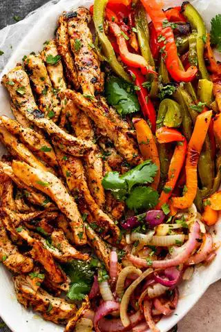 HOW TO MAKE GRILLED CHICKEN FAJITAS: