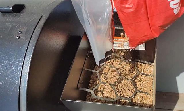 TIPS FOR SELECTING THE RIGHT TRAEGER PELLETS FOR YOUR GRILLING NEEDS
