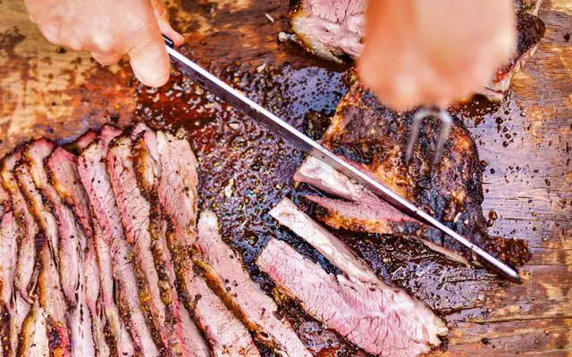 HOW TO SLICE THE BRISKET AGAINST THE GRAIN