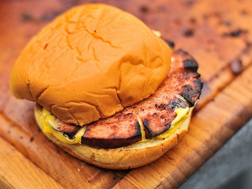 DELICIOUS SMOKED BOLOGNA SANDWICH