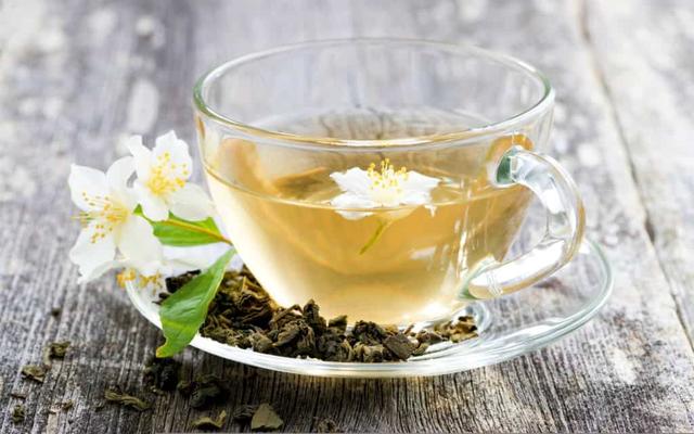 The Lowdown on Caffeine in Jasmine Tea: Is it Safe to Consume?